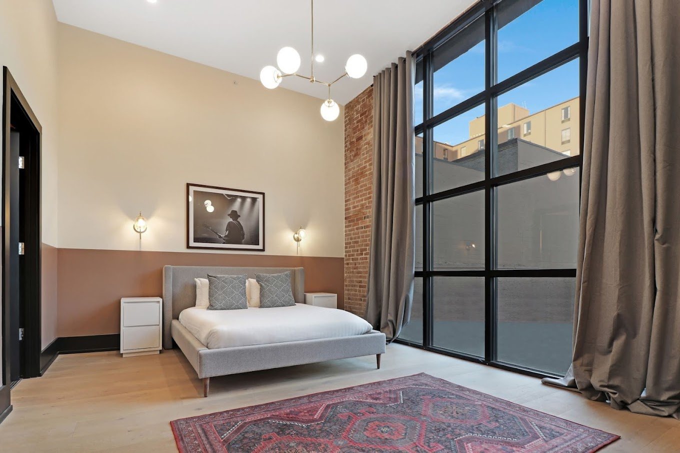 Roami at The Lola FI